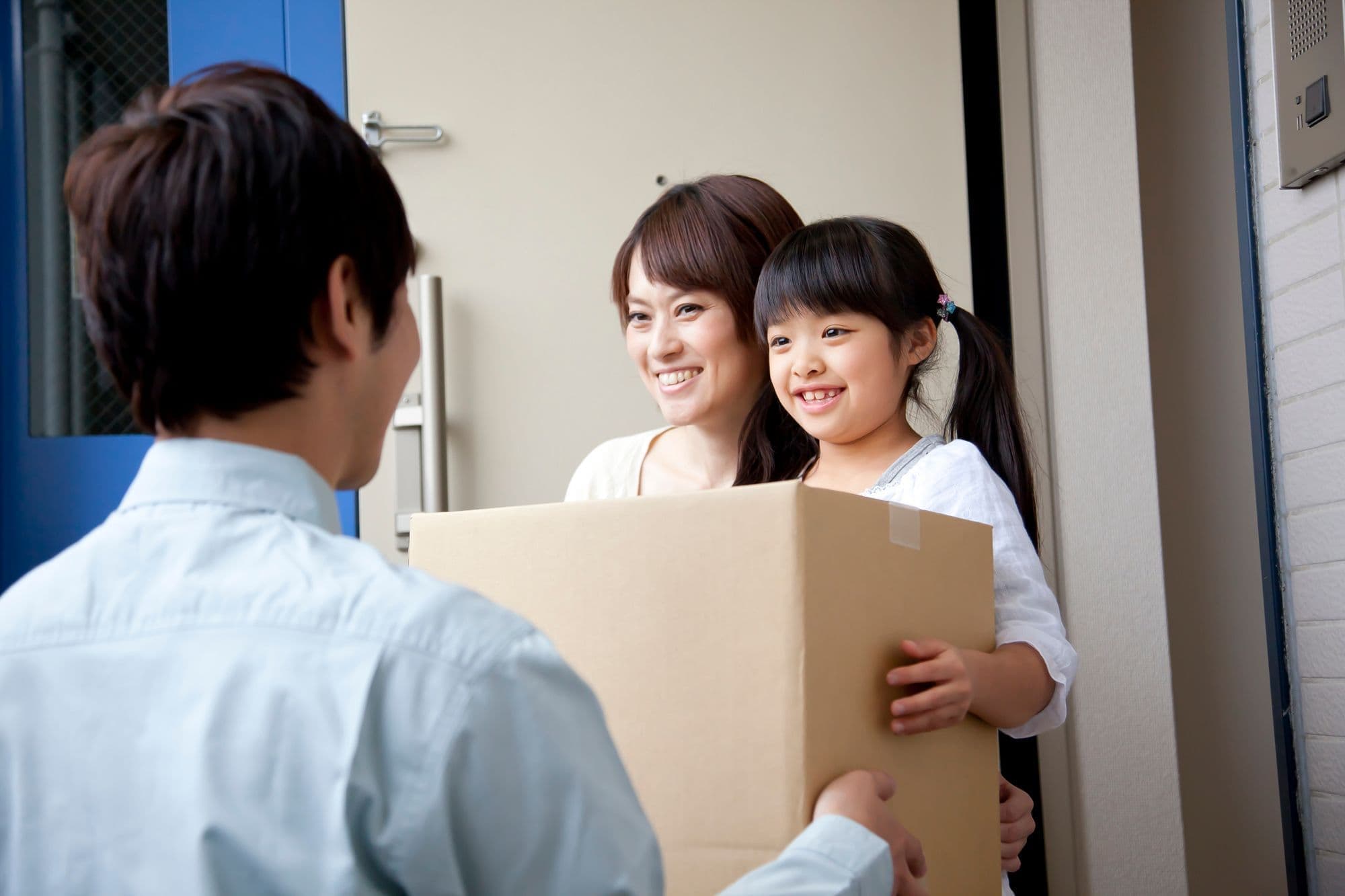 Mother and daughter who are pleased with the delivery